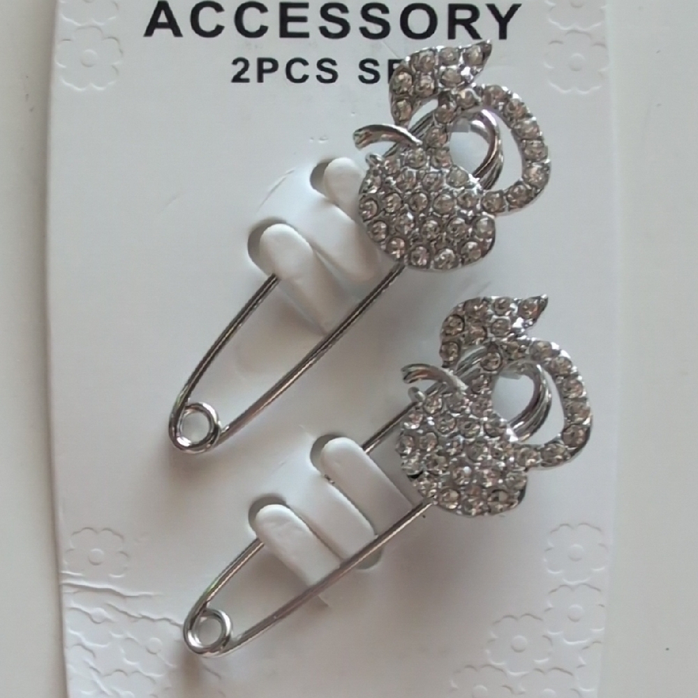 Silver Rhinestone Brooch Set